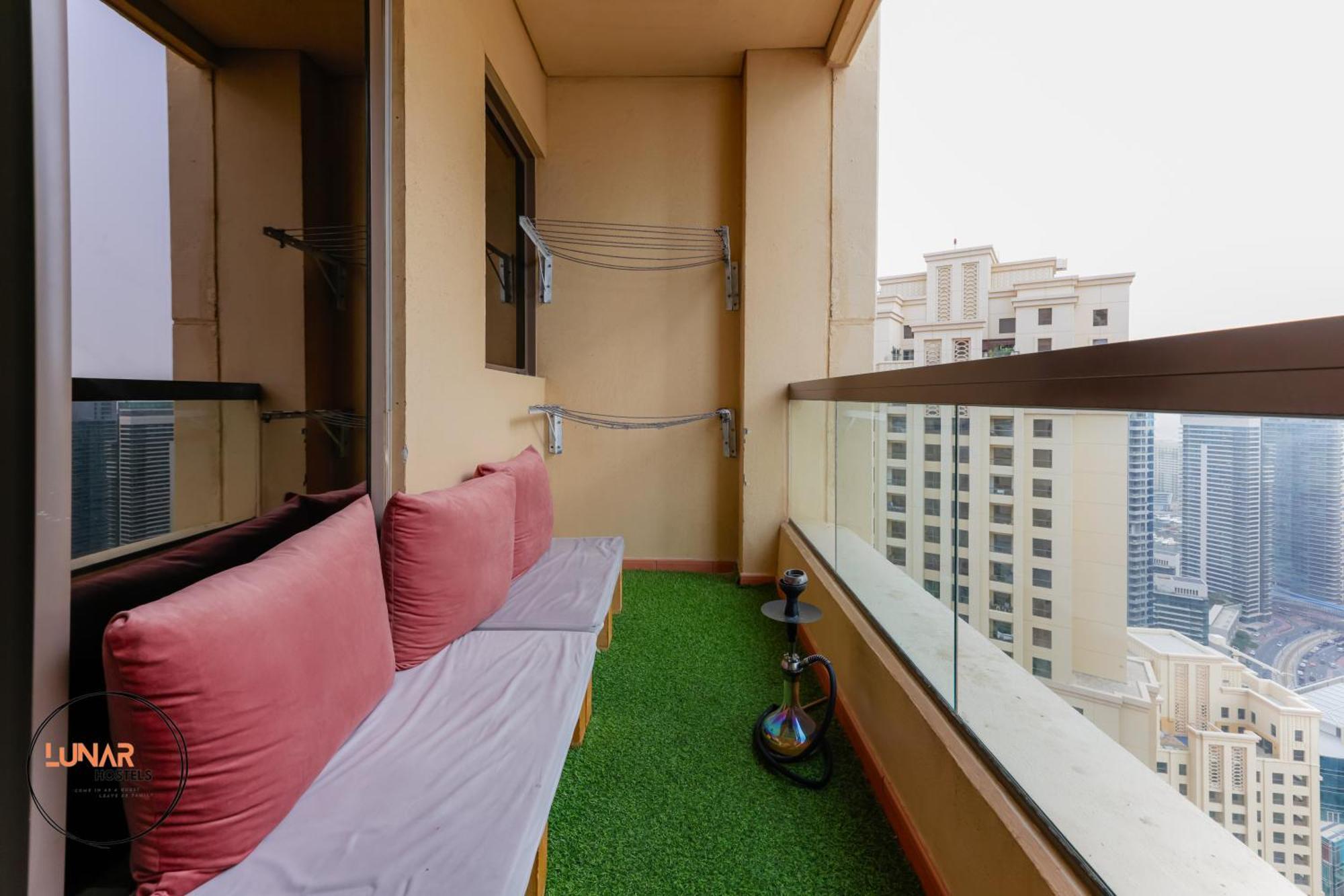 Lunar Cozy Hostel - Jbr ดูไบ ภายนอก รูปภาพ